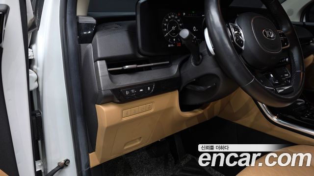 Kia Canival 2021 — photo 19