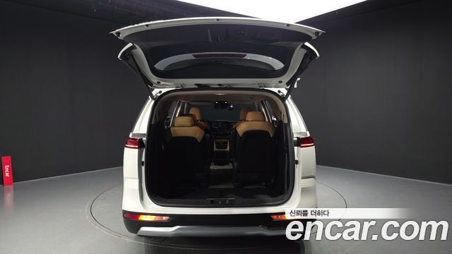 Kia Canival 2021 — photo 27