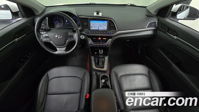Hyundai AVANTE 2017 — photo 10