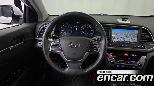 Hyundai AVANTE 2017 — photo 20