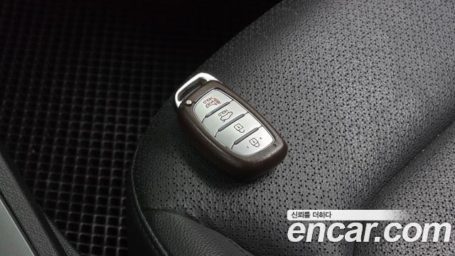 Hyundai AVANTE 2017 — photo 22