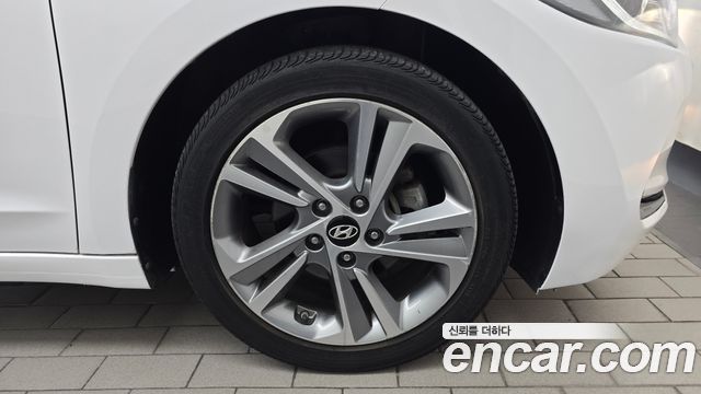 Hyundai AVANTE 2017 — photo 7