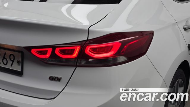 Hyundai AVANTE 2017 — photo 9