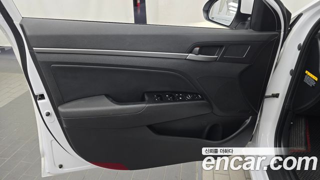 Hyundai AVANTE 2017 — photo 14