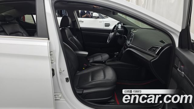 Hyundai AVANTE 2017 — photo 16
