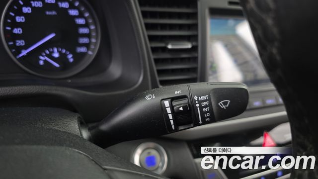 Hyundai AVANTE 2017 — photo 28