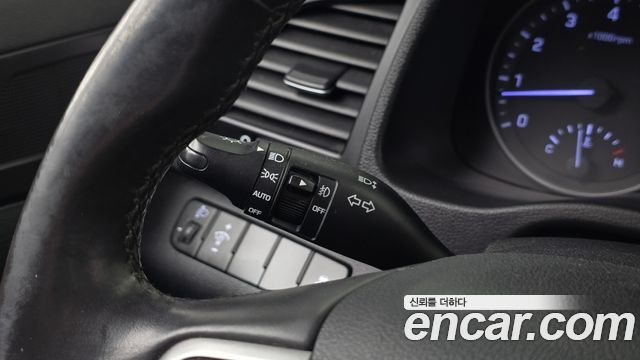 Hyundai AVANTE 2017 — photo 30
