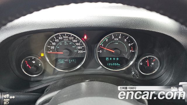 Jeep Wrangler 2017 — photo 8