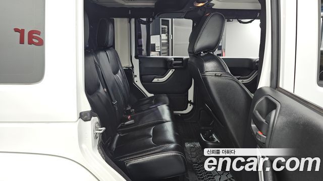 Jeep Wrangler 2017 — photo 11