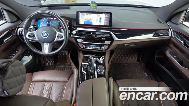 BMW Gran Turismo 2023 — photo 10