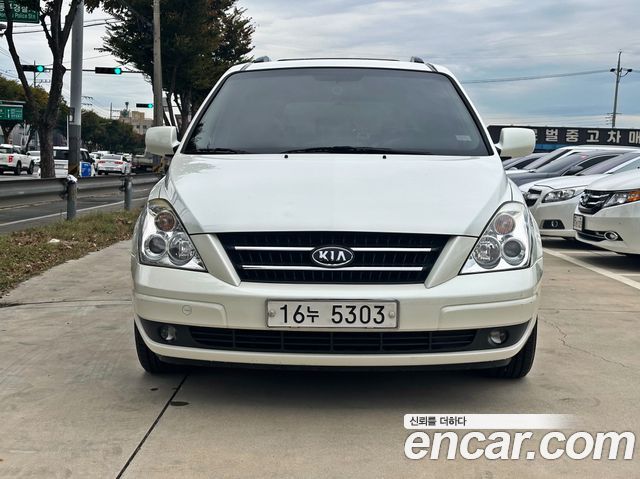 Kia Canival 2010 — photo 2