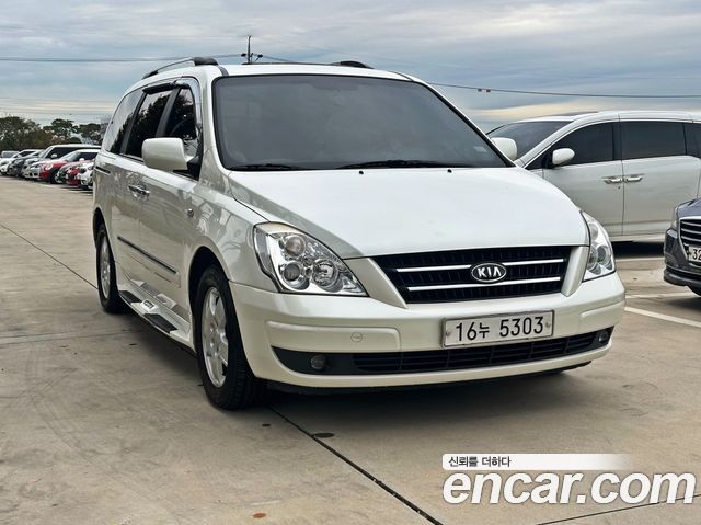 Kia Canival 2010 — photo 3