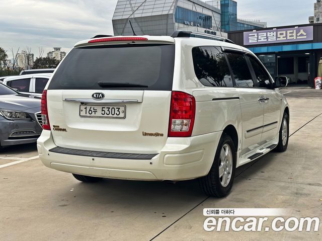 Kia Canival 2010 — photo 4
