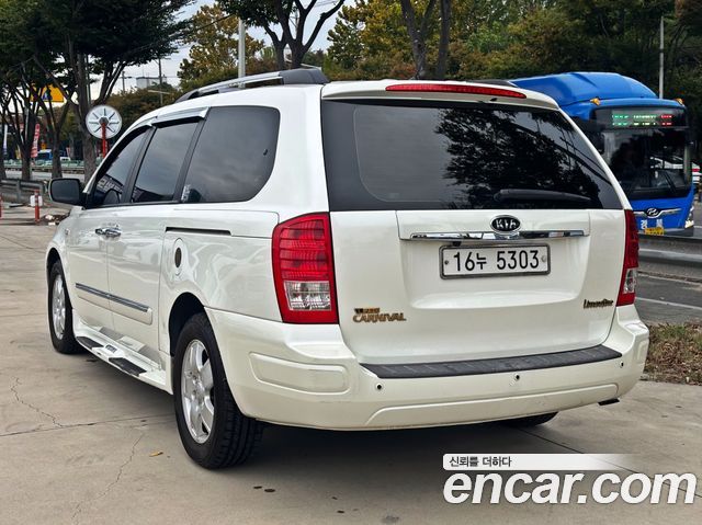 Kia Canival 2010 — photo 6