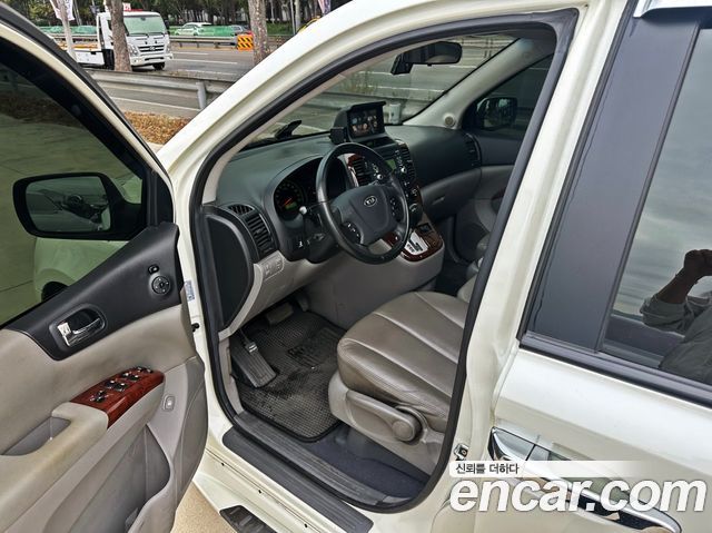 Kia Canival 2010 — photo 8