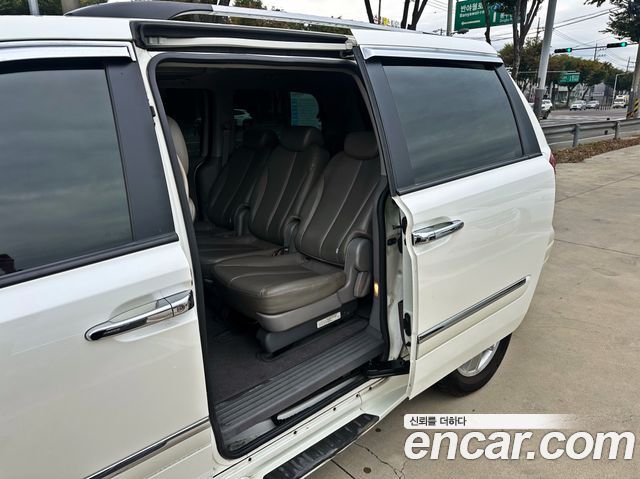 Kia Canival 2010 — photo 9