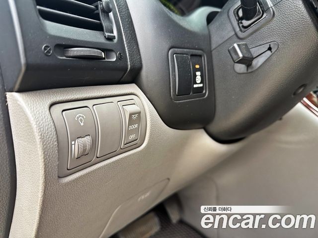 Kia Canival 2010 — photo 11