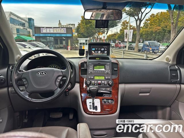 Kia Canival 2010 — photo 14