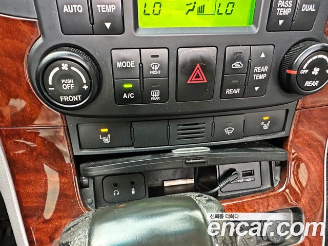 Kia Canival 2010 — photo 19