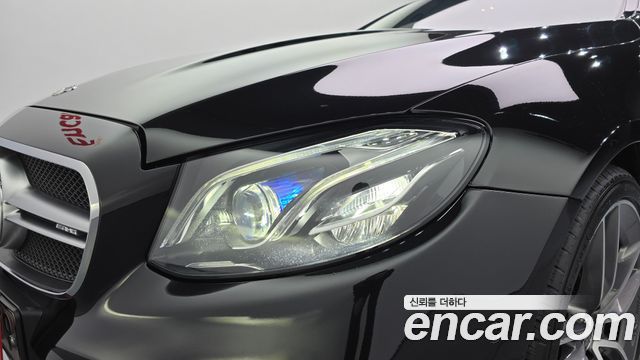 Mercedes-Benz E-Class 2020 — photo 8