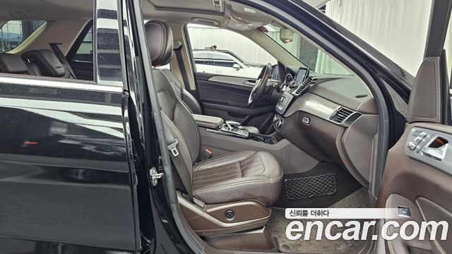 Mercedes-Benz GLE-Class 2018 — photo 11