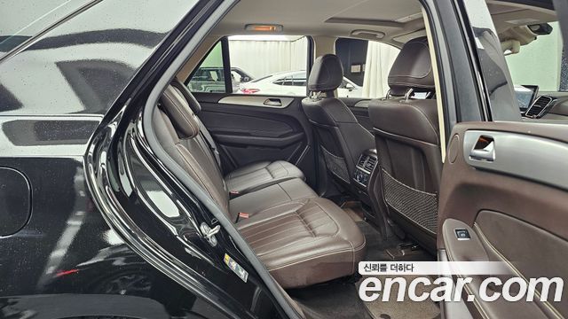 Mercedes-Benz GLE-Class 2018 — photo 12