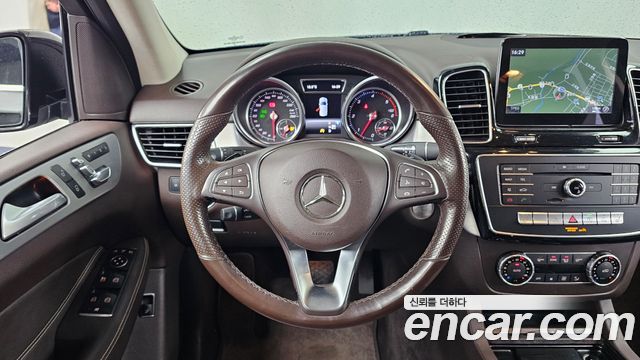Mercedes-Benz GLE-Class 2018 — photo 13