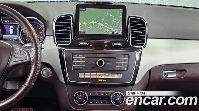 Mercedes-Benz GLE-Class 2018 — photo 14