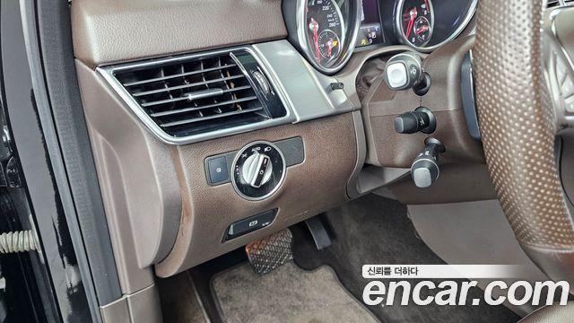 Mercedes-Benz GLE-Class 2018 — photo 16