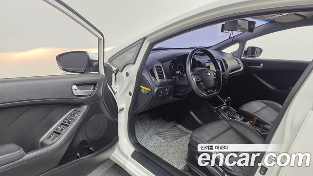 Kia K3 2017 — photo 13