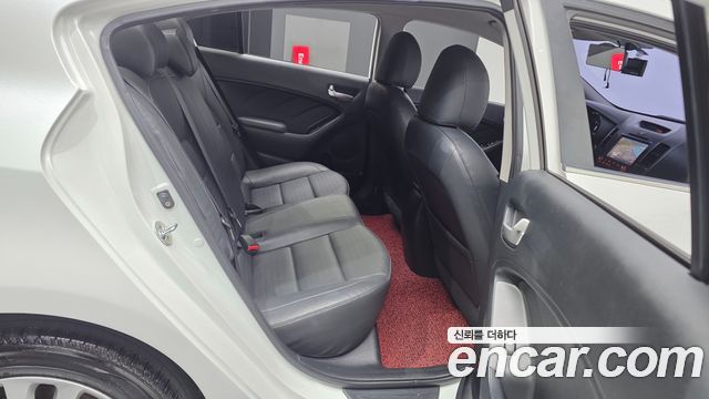 Kia K3 2017 — photo 17