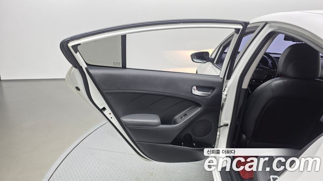 Kia K3 2017 — photo 15