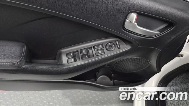 Kia K3 2017 — photo 32