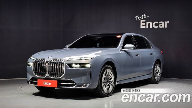 BMW 7-Series 2023 — photo 1