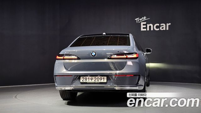 BMW 7-Series 2023 — photo 4