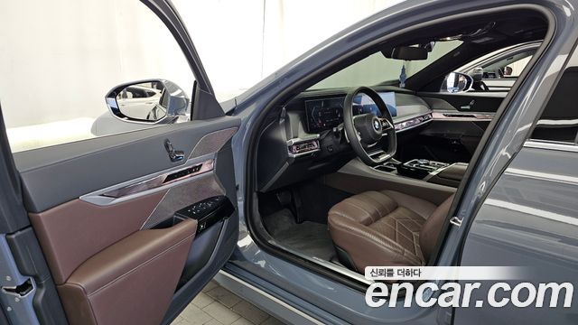 BMW 7-Series 2023 — photo 13