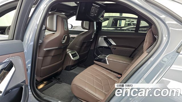 BMW 7-Series 2023 — photo 16