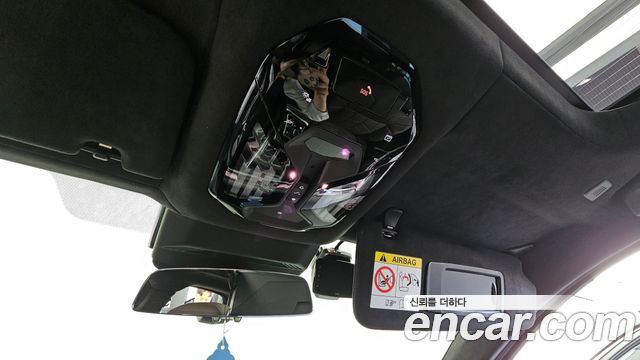 BMW 7-Series 2023 — photo 35
