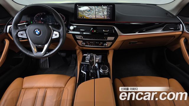 BMW 5-Series 2022 — photo 10
