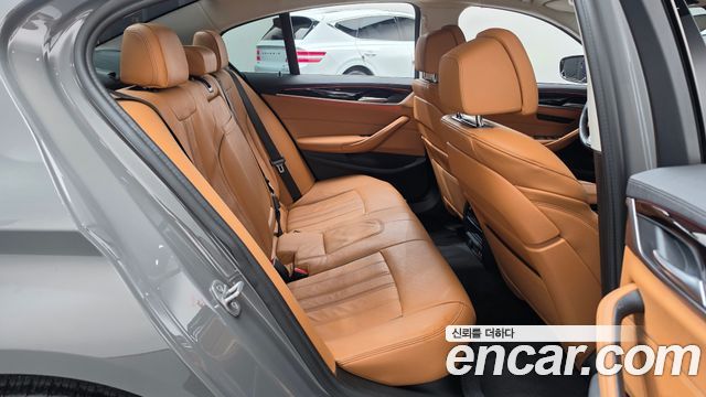 BMW 5-Series 2022 — photo 17