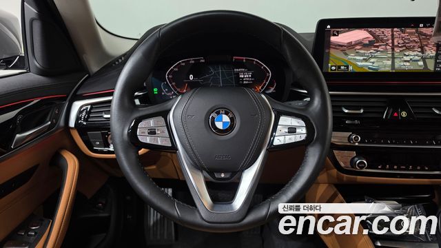 BMW 5-Series 2022 — photo 18