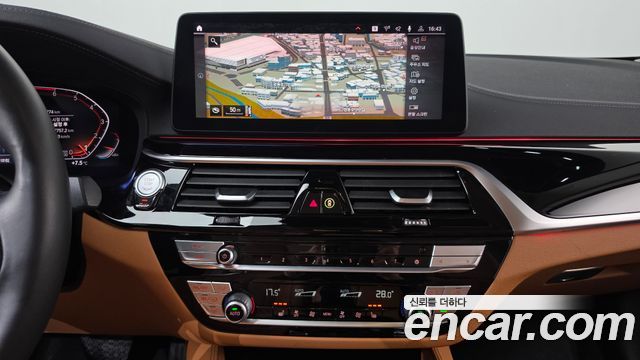 BMW 5-Series 2022 — photo 19