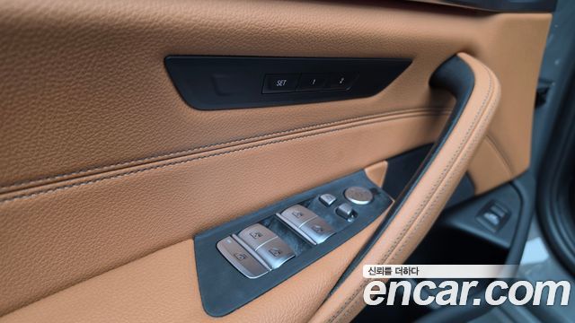 BMW 5-Series 2022 — photo 26