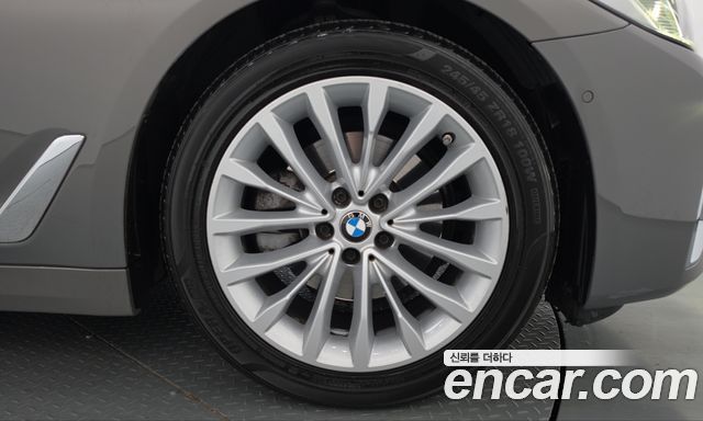 BMW 5-Series 2022 — photo 7