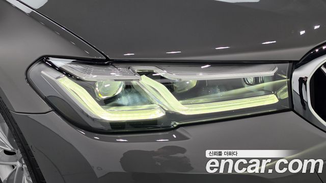 BMW 5-Series 2022 — photo 8