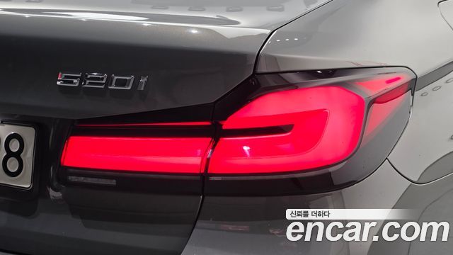 BMW 5-Series 2022 — photo 9