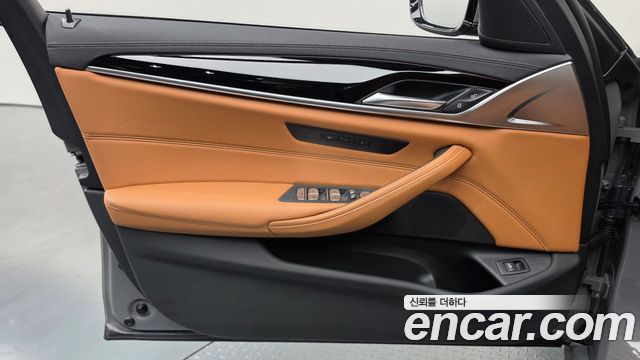 BMW 5-Series 2022 — photo 14
