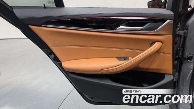 BMW 5-Series 2022 — photo 15