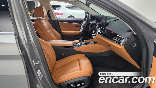 BMW 5-Series 2022 — photo 16