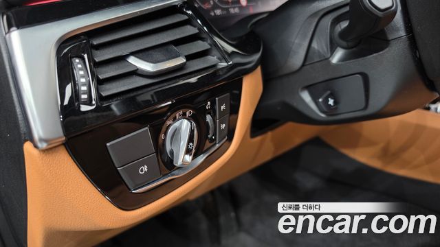BMW 5-Series 2022 — photo 27